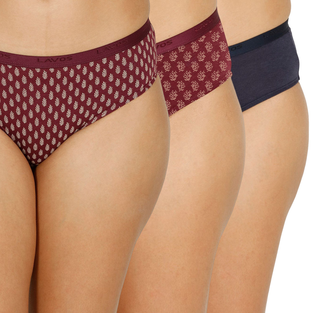 Hipster Outer Elastic Mid Waist Printed Panty (PO3)'s photograph that's made with an innovative bamboo and organic cotton fabric from Lavos Performance, a carbon neutral eco-fashion company. 